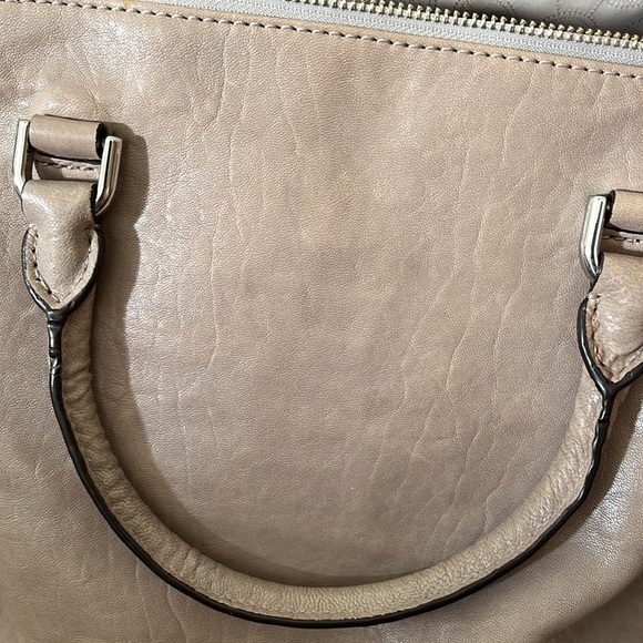 Like New Michael Kors Leather Satchel. $498 retail - Picture 14 of 15